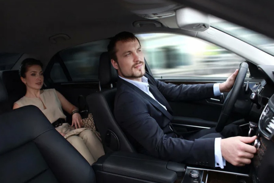 The Role of a Personal Driver for a Female Manager: Ensuring Comfort, Safety, and Efficiency in a Fast-Paced World